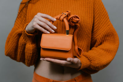 The Ultimate Guide to Choosing the Right Handbag for Your Outfit